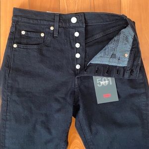NWT* Levi’s 501 skinny jeans in BLACK